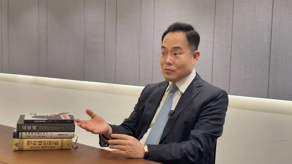 저서와 함께한 인터뷰
